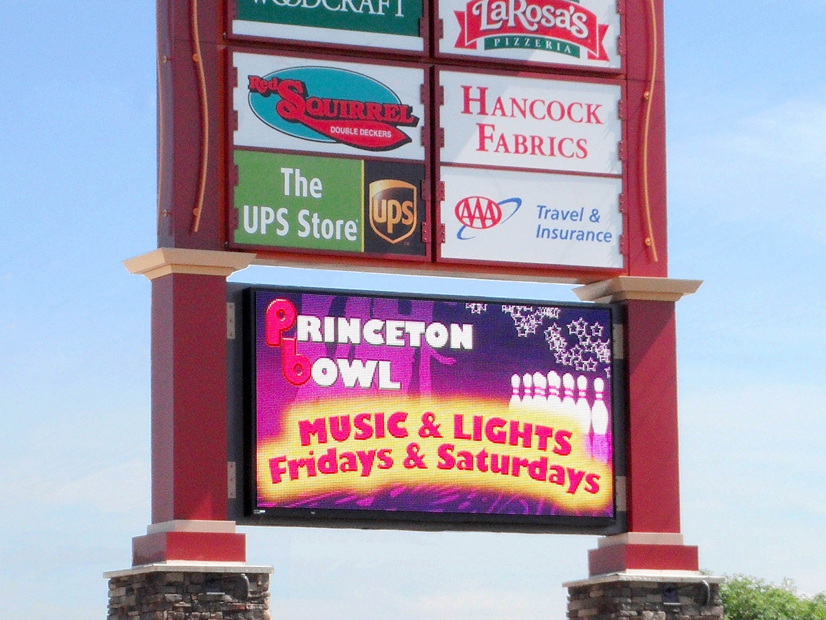 Tri-County Towne Center; 16mm, 2'4" x 8'3", Springdale, OH