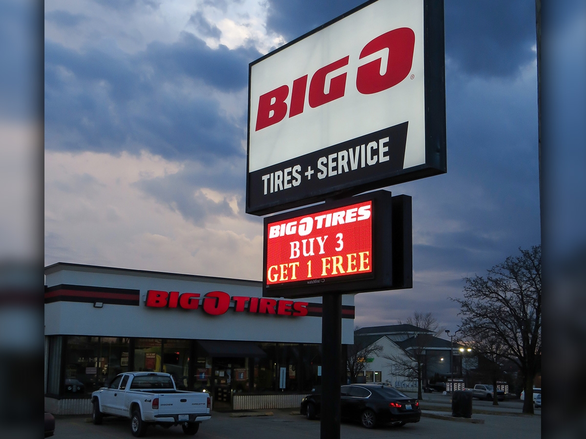 Big O Tires; 10mm, 3'5" x 7'3", La Grange, KY